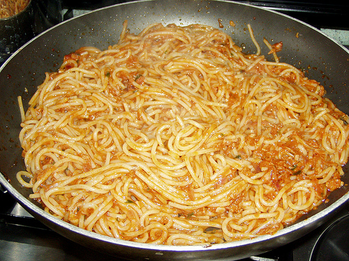 Spaghetti tonno e acciughe