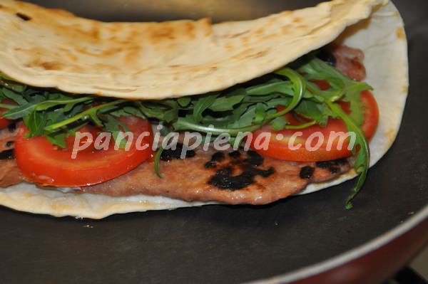 Piadina salsiccia e stracchino